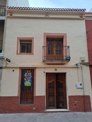 Foto 1 de Venta de casa adosada en Zona Pueblo de 5 habitaciones con terraza y balcón