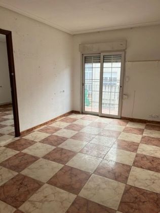 Foto 1 de Pis en venda a Delicias de 3 habitacions amb terrassa i calefacció
