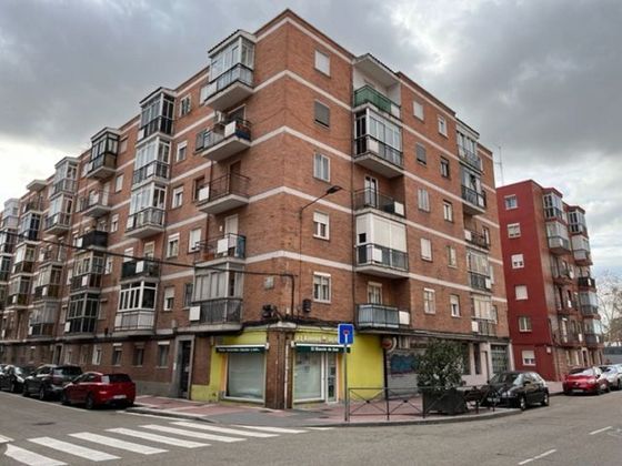 Foto 1 de Piso en venta en Rondilla - Santa Clara de 4 habitaciones con terraza y balcón