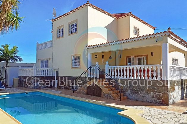 Foto 2 de Venta de chalet en Costa Blanca - Las Galletas de 5 habitaciones con terraza y piscina