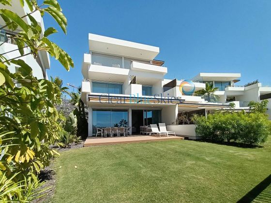 Foto 1 de Dúplex en venda a Playa de San Juan de 3 habitacions amb terrassa i piscina