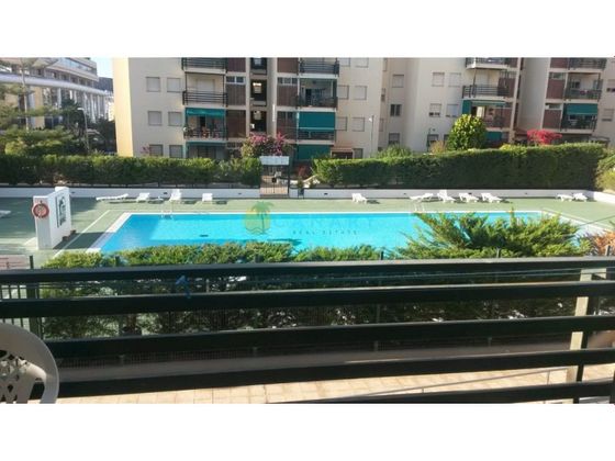Foto 1 de Venta de piso en avenida Juan Carlos I de 3 habitaciones con terraza y piscina