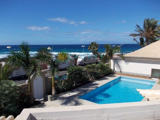 Foto 1 de Venta de chalet en Palm - Mar de 3 habitaciones con terraza y piscina