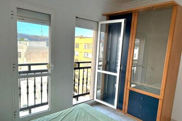 Foto 1 de Alquiler de piso en calle Pelayo de 2 habitaciones con terraza y muebles