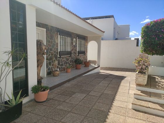 Foto 2 de Chalet en venta en Tabaiba de 7 habitaciones con terraza y piscina