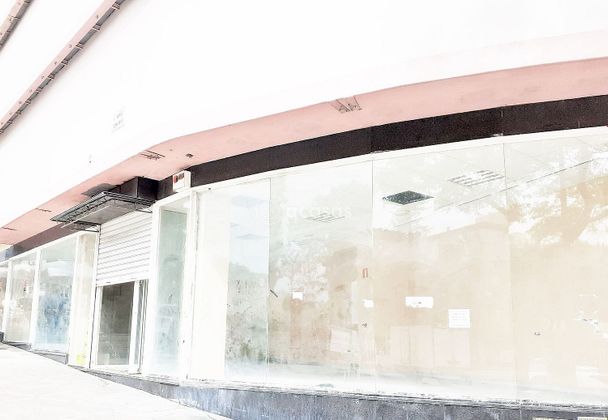 Foto 1 de Venta de local en avenida Joan Miró con aire acondicionado