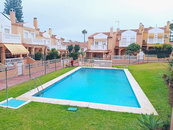 Foto 1 de Casa adossada en venda a El Pinar - Palacio de Congresos de 3 habitacions amb terrassa i piscina