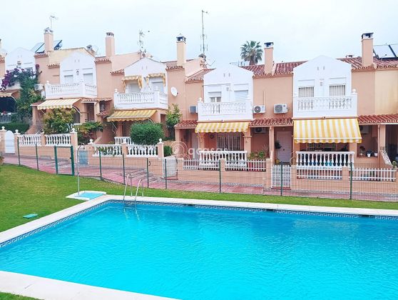 Foto 2 de Casa adossada en venda a El Pinar - Palacio de Congresos de 3 habitacions amb terrassa i piscina