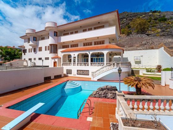 Foto 2 de Casa en venta en calle Doctor Pérez Camacho de 8 habitaciones con terraza y piscina