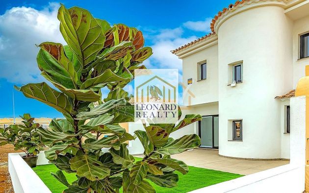 Foto 2 de Casa adossada en venda a avenida Jm Galván Bello de 2 habitacions amb terrassa i piscina