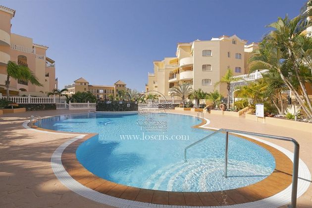 Foto 1 de Venta de piso en parque Tropical Los Cristianos de 4 habitaciones con terraza y piscina