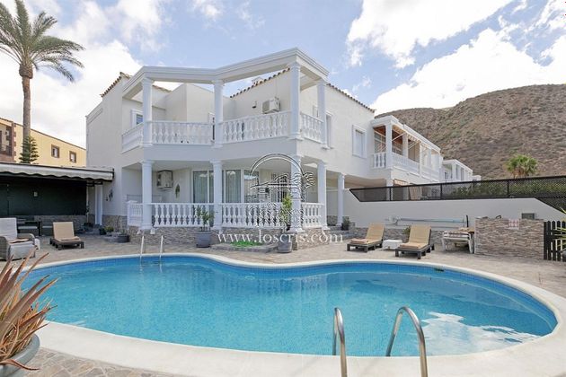 Foto 1 de Casa en venta en calle Vista Hermosa Los Cristianos de 5 habitaciones con terraza y piscina