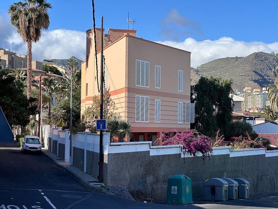 Foto 1 de Xalet en venda a carretera Santa Cruz Laguna de 5 habitacions amb terrassa i jardí