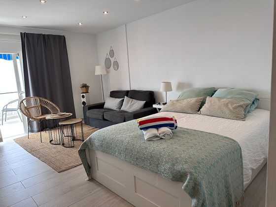 Foto 2 de Piso en alquiler en calle España de 1 habitación con terraza y muebles