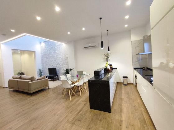 Foto 1 de Venta de casa en Centro Ciudad de 3 habitaciones con terraza y aire acondicionado