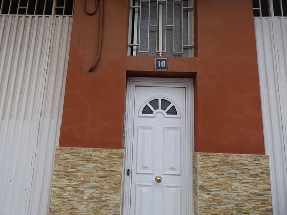 Foto 2 de Venta de chalet en calle Obdulio de 4 habitaciones con garaje y balcón