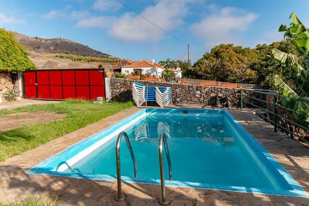 Foto 2 de Xalet en venda a calle Correos de 3 habitacions amb terrassa i piscina