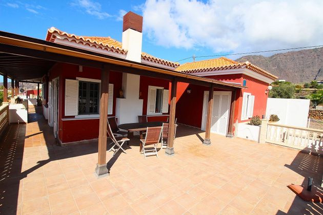 Foto 1 de Chalet en venta en calle La Caldera de 5 habitaciones con terraza y piscina