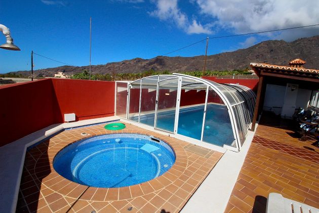 Foto 2 de Chalet en venta en calle La Caldera de 5 habitaciones con terraza y piscina