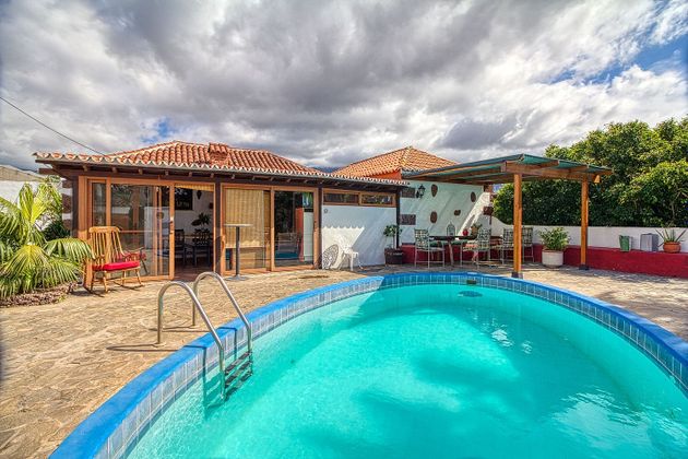 Foto 2 de Venta de chalet en Llanos de Aridane (Los) de 3 habitaciones con terraza y piscina
