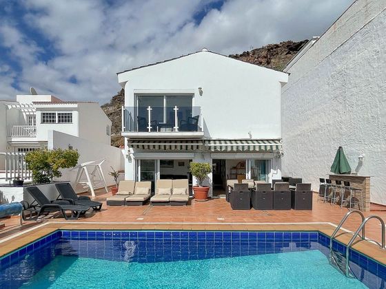 Foto 1 de Casa en venda a calle Los Claveles de 4 habitacions amb terrassa i piscina