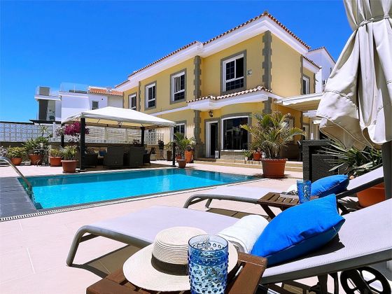 Foto 2 de Casa en venda a calle Datana de 5 habitacions amb terrassa i piscina
