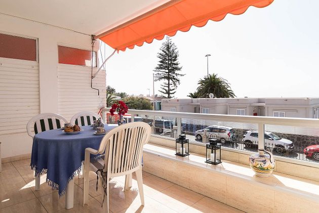 Foto 2 de Piso en venta en calle Las Tabaibas de 2 habitaciones con terraza y piscina