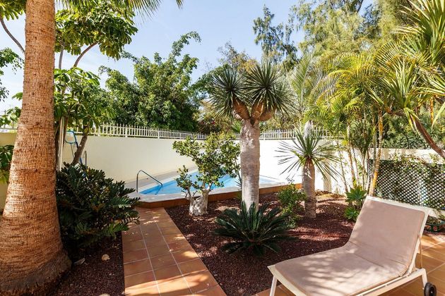 Foto 1 de Venta de chalet en Los Cristianos - Playa de las Américas de 5 habitaciones con terraza y piscina