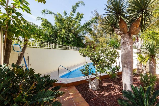 Foto 2 de Venta de chalet en Los Cristianos - Playa de las Américas de 5 habitaciones con terraza y piscina