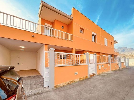 Foto 2 de Casa en venda a Los Cristianos - Playa de las Américas de 4 habitacions amb terrassa i garatge
