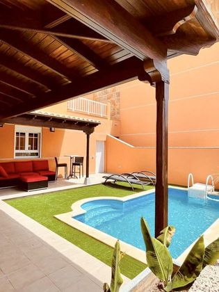 Foto 2 de Venta de chalet en Los Cristianos - Playa de las Américas de 4 habitaciones con terraza y piscina