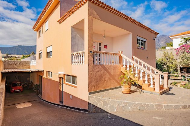 Foto 1 de Venta de chalet en calle Fray Anselmo Nuñez de 9 habitaciones con terraza y piscina