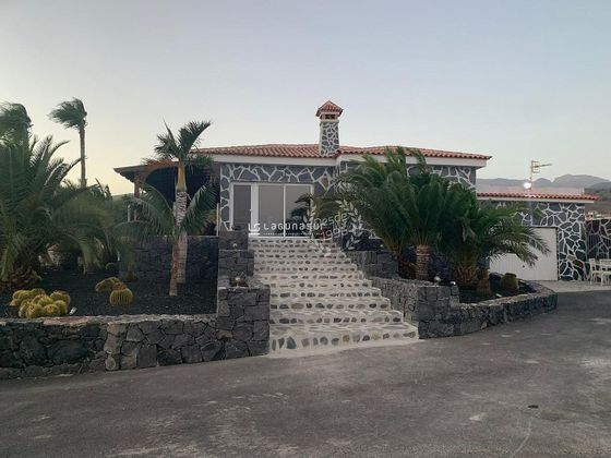 Foto 2 de Venta de chalet en San Miguel de Abona de 4 habitaciones con terraza y piscina
