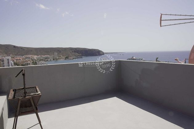 Foto 1 de Venta de piso en Los Cristianos - Playa de las Américas de 4 habitaciones con terraza