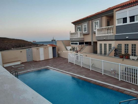 Foto 1 de Àtic en venda a El Médano de 3 habitacions amb terrassa i piscina