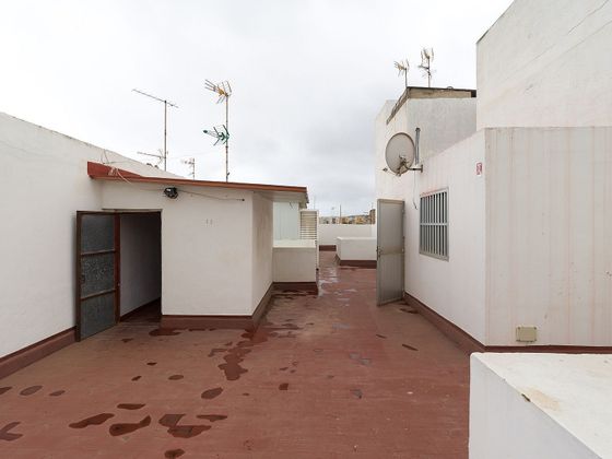 Foto 1 de Casa adosada en venta en calle Don Pedro Infinito de 10 habitaciones con terraza