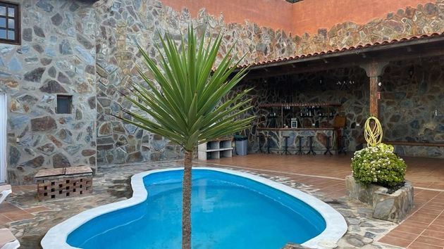 Foto 1 de Xalet en venda a Tamaraceite de 3 habitacions amb terrassa i piscina