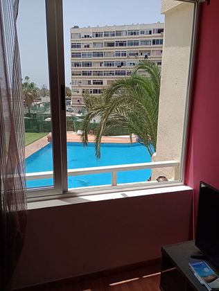 Foto 2 de Venta de piso en avenida De Tirajana de 1 habitación con terraza y piscina