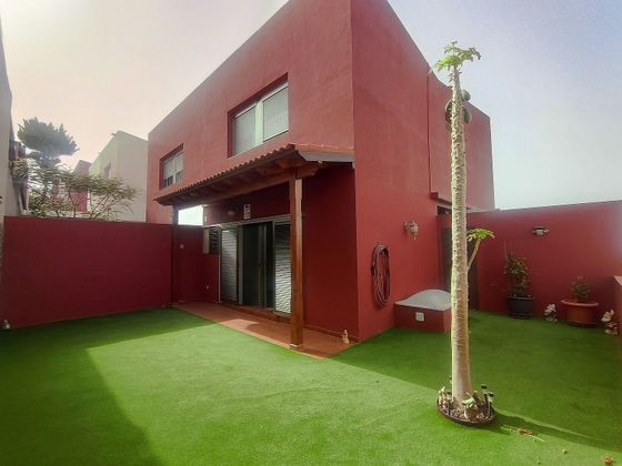Foto 1 de Casa en venda a Cono Sur de 3 habitacions amb terrassa i garatge