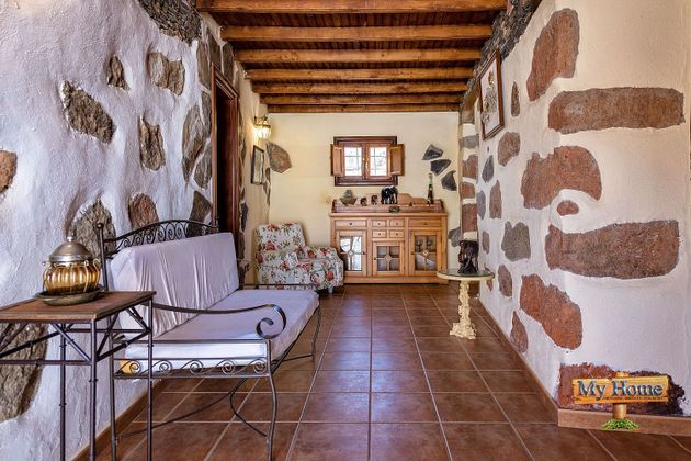 Foto 1 de Casa rural en venta en San Bartolomé de Tirajana interior de 4 habitaciones con terraza y piscina