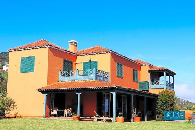 Foto 2 de Chalet en venta en Puntallana de 5 habitaciones con terraza y piscina