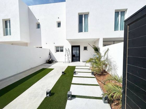 Foto 1 de Pis en venda a Corralejo de 3 habitacions amb terrassa i piscina