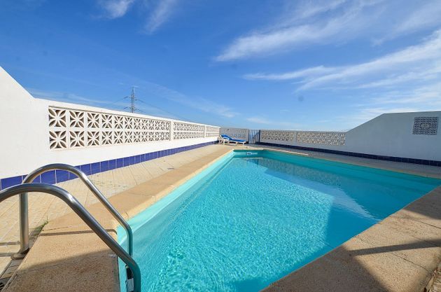 Foto 2 de Casa en venda a calle Tarajal de 3 habitacions amb terrassa i piscina