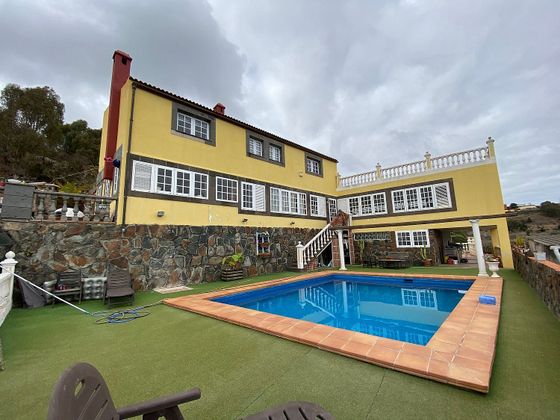 Foto 1 de Chalet en venta en Santa María de Guía de 6 habitaciones con terraza y piscina