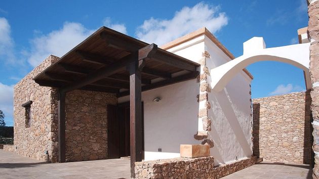 Foto 1 de Casa rural en venda a Tefía-Tetir de 5 habitacions amb terrassa i piscina
