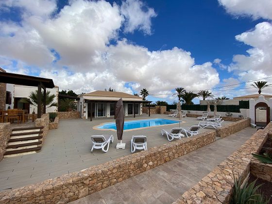 Foto 2 de Casa rural en venda a Tefía-Tetir de 5 habitacions amb terrassa i piscina