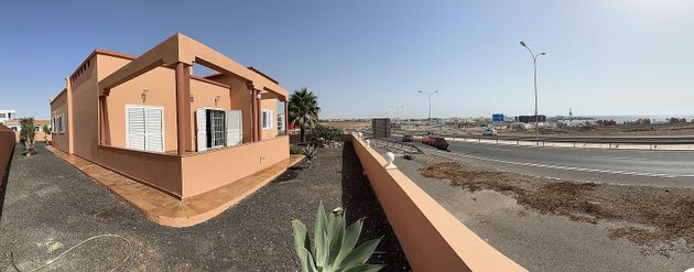 Foto 2 de Chalet en venta en Buenavista-Rosa Vila de 5 habitaciones con terraza y jardín