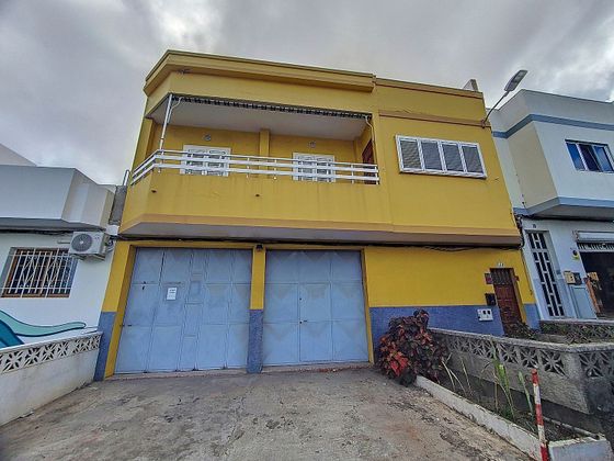 Foto 1 de Xalet en venda a Juan XXIII-Santidad de 4 habitacions amb terrassa i garatge