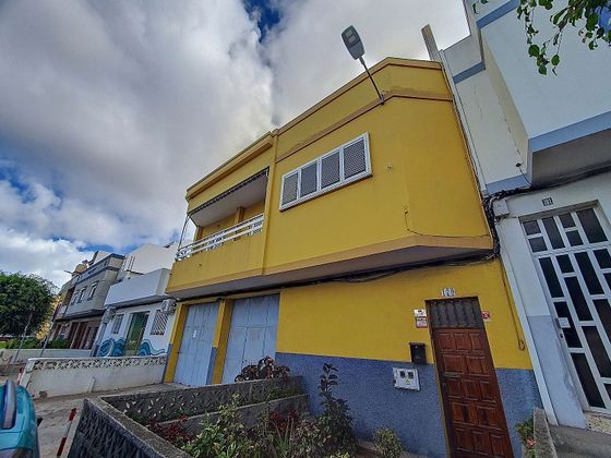 Foto 2 de Chalet en venta en Juan XXIII-Santidad de 4 habitaciones con terraza y garaje