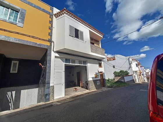 Foto 2 de Casa en venda a calle Guardia Antonio Ojeda de 4 habitacions amb terrassa i garatge